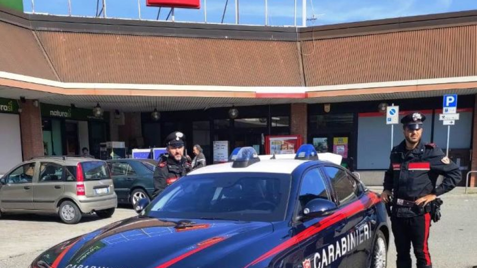 Rapina al supermercato a Cossato, arrestato un 38enne